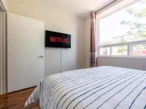 Charming 2BR Retreat Steps From Niagara Falls