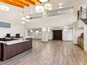 Days Inn & Suites by Wyndham Mesa Near Phoenix