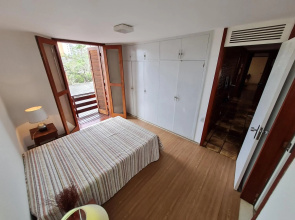 Casa Super Agradável, 250 metros da praia da Areia Preta, cinco quartos com ar, wifi, garagem, completa