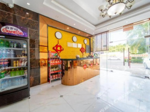 Yefeng Hai'an Holiday Hotel(椰风海岸假日酒店（大东海店）)