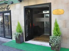 Le Petit Leon Hotel