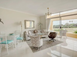 L`Azur : Elegant Apartment with Sea View