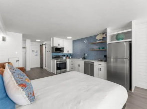 Renovated Beach Front Ocean View Condo TOG 723