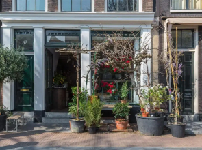 Canal View Amsterdam apartment