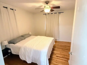 Renovated 2 Bed Walltown Home Walk to Duke B