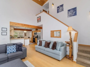 Just Plain Getaway 3 Bedroom Home by NW Comfy Cabins by RedAwning