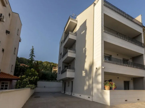 2 Nights Studios Apartments