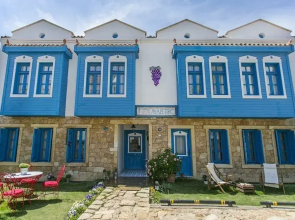Ayapetro Hotel