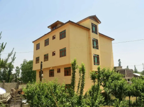 OYO 90740 Hotel Graceland