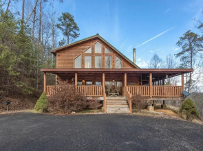 Woodland Wonder w/ Hot Tub and Pool Table!