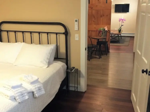 Sea Street Inn