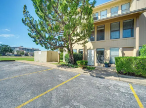 Townhome Near Lake LBJ w/ Deck & Patio!