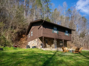Secluded And Quiet Cabin: The Bear Necessities 3 Bedroom Cabin by Redawning