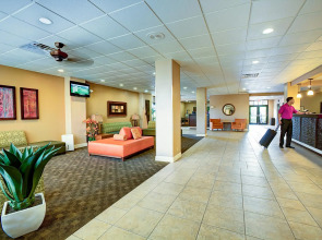 Rosen Inn, closest to Universal