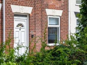 Bright 3 Bedroom Townhouse Near City Centre