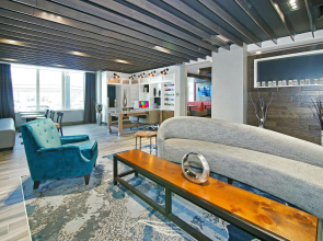 Holiday Inn Hotel & Suites Calgary Airport North by IHG