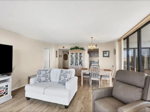 Anchorage Resort 7th Floor 2-Bedroom Condo w Private Balcony Beach Access 2 Condo