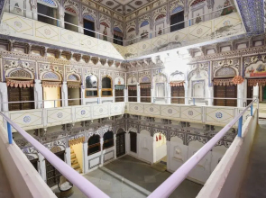 Oyo 46031 Singhasan Haveli