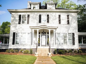 The Trott House Inn