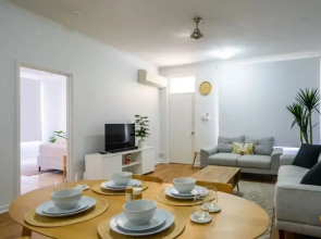 NIGHTCLIFF RETREAT -  Stylish 2BR Apt