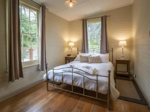 Steele Point Cottage