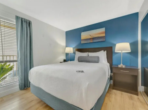 Palm Court a Bayview 2 Bed Suite Heated Pool