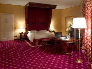 Maxim Hotel