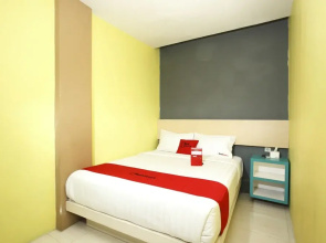 RedDoorz Plus near Tunjungan Plaza 2