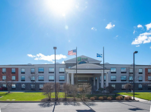 Holiday Inn Express & Suites Chester-Monroe-Goshen
