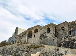 White and Co. La Torre Suites