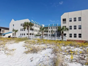 Poolside Villas by Holiday Isle