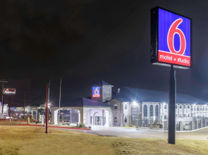 Motel 6 Brenham, TX