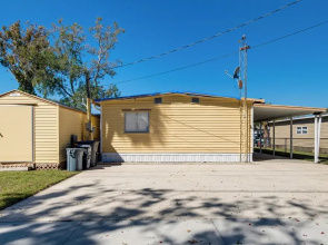 2 Mi to Beach! Canal-front Escape in Crystal River