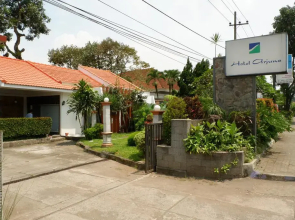 OYO 517 Hotel Arjuna Lawang