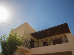 Angelica-Sea & Mountain View at a Sunny Retreat