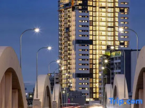 Lovely 2 Beds Apt with City View at South Brisbane