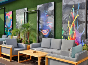 Element Al Mina, Dubai