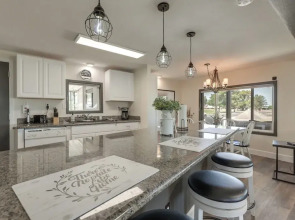 Golf Course Views: Resort Retreat in Sun Lakes