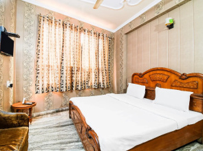 SPOT ON 37066 Hotel Aman Palace