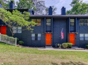Pinecrest Townhomes-1K-2Q Unit-Renovated
