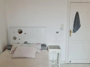 Single room for a girl in a shared apartment
