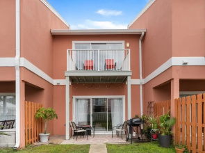 Coral Crab 2 Bedroom Townhouse by RedAwning