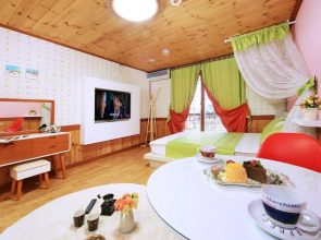 Lake Scenery Pension