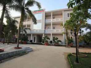 Ven Song Riverside Hotel