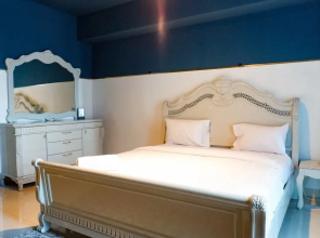 Luxurious Studio Apartment At La Riz Supermall Mansion