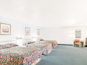 Travelodge by Wyndham Parkersburg