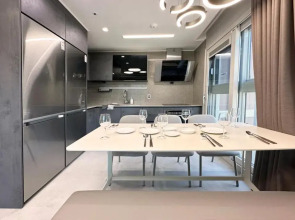 Y COLLECTION by UH FLAT OSIRIA