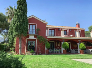 Villa Nabrisa Marbella, 5 Bedroom, Private Pool, Garden, Bbq