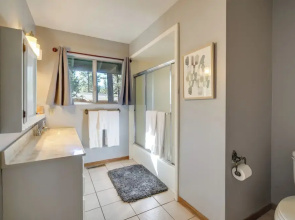 2 Mi to Lake & Skiing: Big Bear Family Cabin
