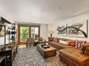 3 Bedroom Premier Vacation Rental in Heart of Downtown Aspen - Walk to Gondola!